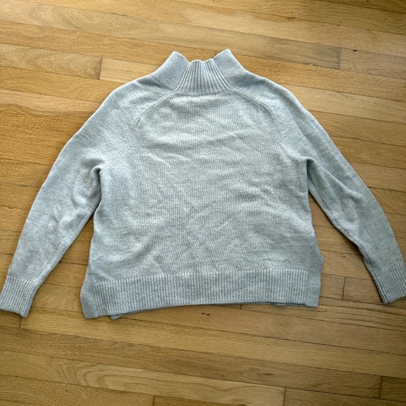 Banana Republic Sweater gray cropped sleeve & length ribbed split hem turtleneck - Picture 5 of 5